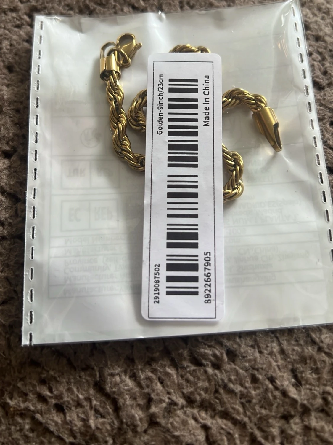 Guldfärgat tvinnat armband