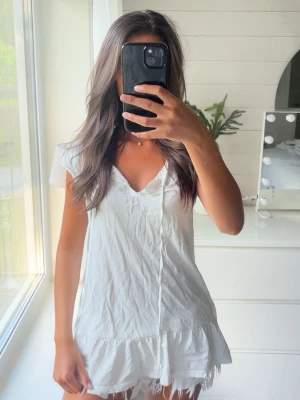 Bit odd molly topp - En supersnygg vit topp från odd Molly🥥🍋