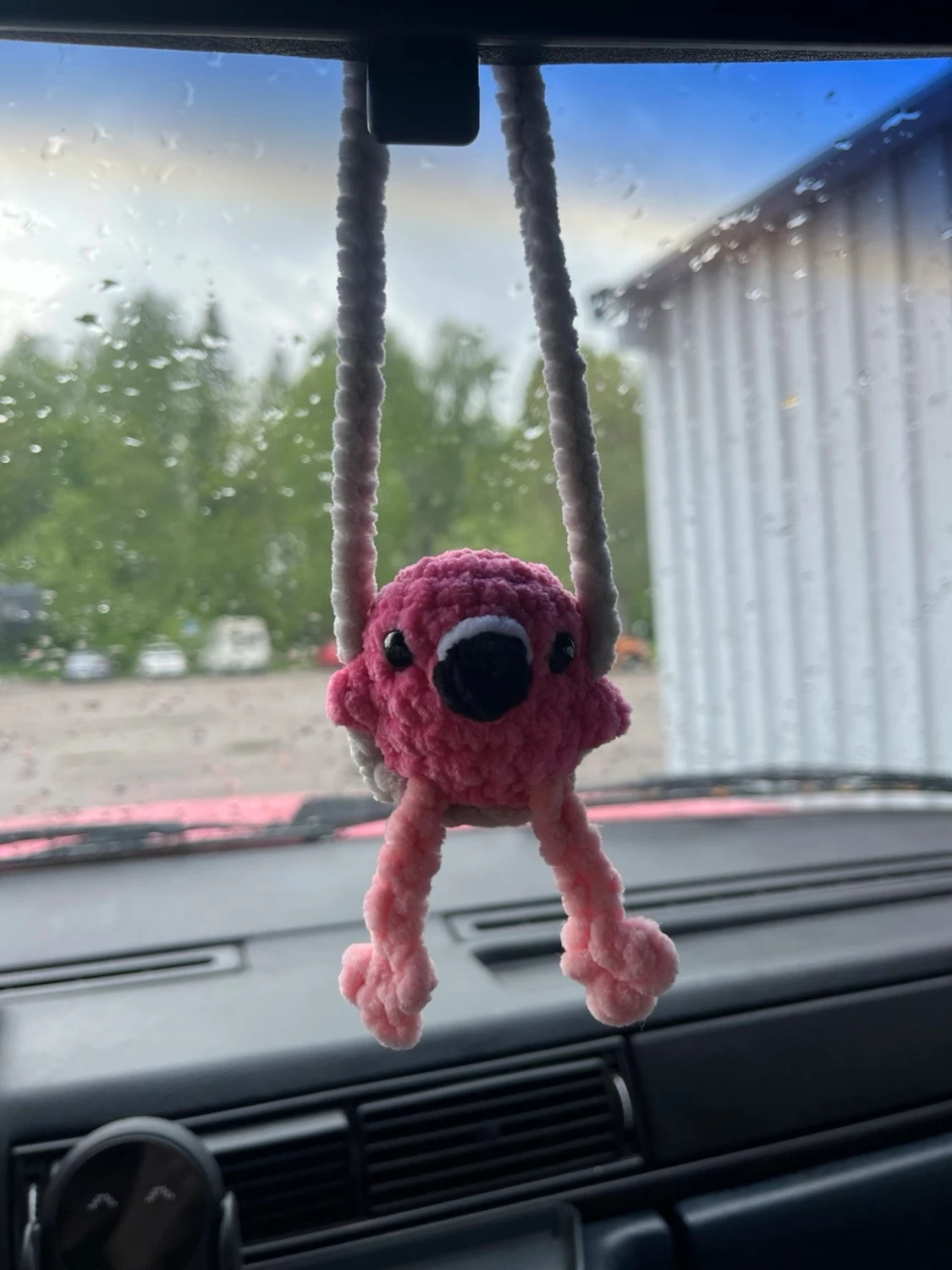Virkad car hanger flamingo