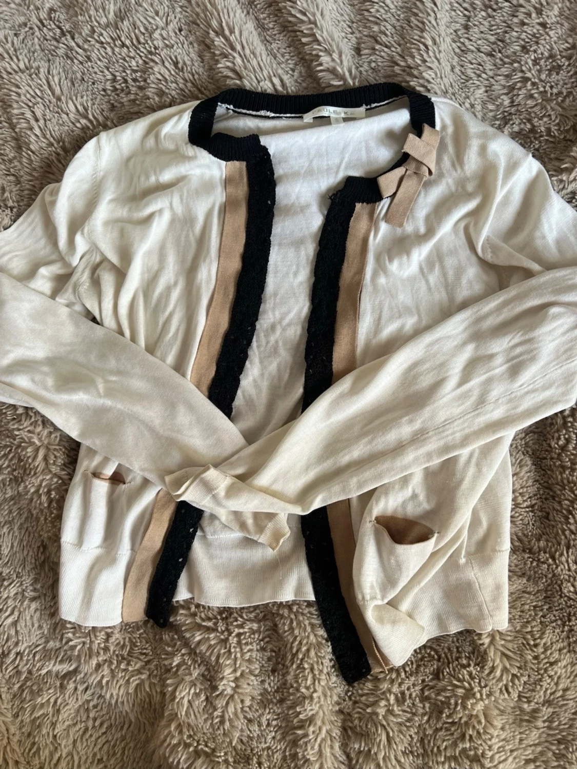Beige kofta med bruna detaljer - 2