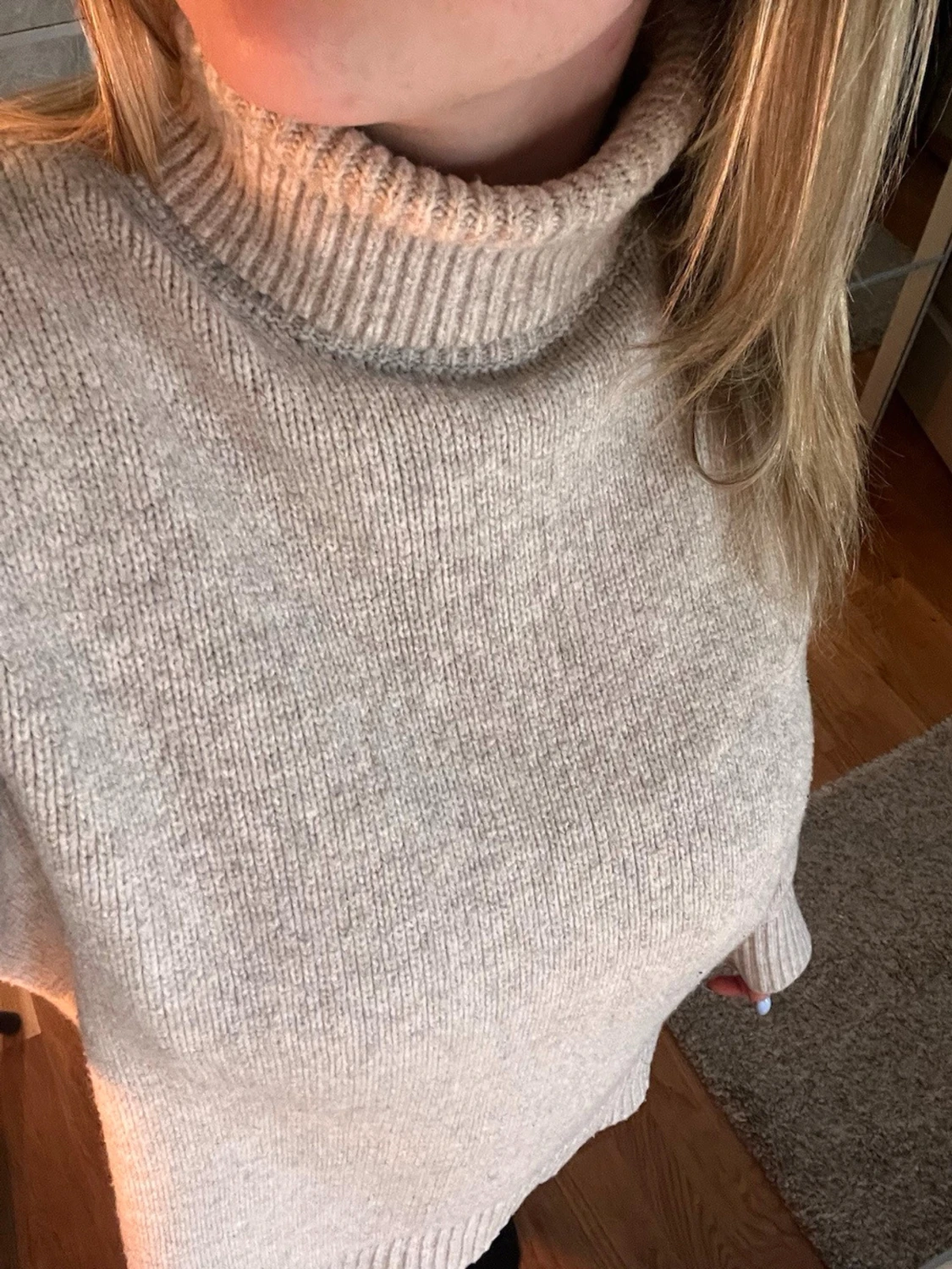 Beige oversized stickad polotröja - 3
