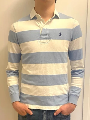Ralph lauren  - Snygg rugbytröja från Ralph lauren, storlek S och i mycket bra skick.