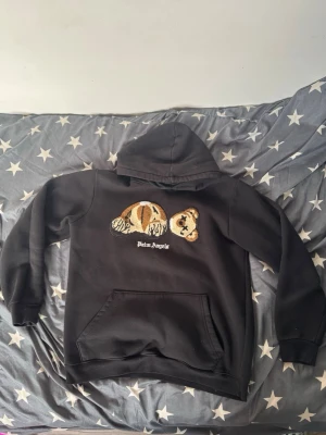 Svart hoodie Palm Angels - Jätte fin och simpel hoodie som passar verkligen till allt. Storlek S och M