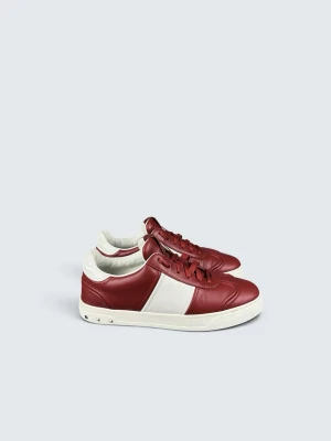 Valentino Flycrew Sneaker - Skick: 8/10, 2 spikar saknas. | Ingår: endast skorna. | Nypris: +- 8000 SEK.