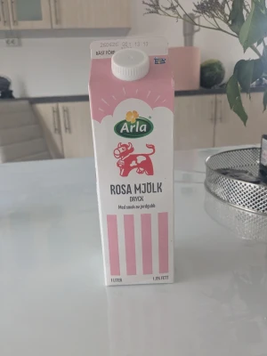 Ros mjölk förpackning TOM  - Tom och ursköljd! Pris kan diskuteras💕