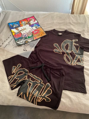 Syna world shorts, t-shirt. - Säljer ett par snygga syna world t shirt och shorts. De är helt nya och fina. Passar bra för sommaren👍 passa på att köpa när det är fri frakt 🚚 hör av er vid frågor om det👍 proset kan diskuteras👍