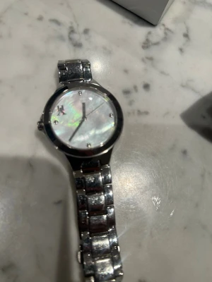 Klocka från Yvette Hass - Klocka från Yvette Hass