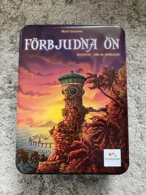 Förbjudna Ön - sällskapsspel (oanvänt) - Säljer sällskapsspelet Förbjudna Ön. Spelet är helt oanvänt - alla delar i nyskick.