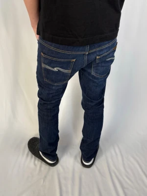 Nudie Thinn Finn - Nudie Jeans | Modell: Thinn Finn | Skick 8/10 bra | *slitna gren, märks ej vid användning | Modellen är 182cm och väger 67kg | Nypris ca 2500kr | Mitt pris 549kr | Midja: 40cm | Ytterbenslängd: 103cm | Benöppning: 18cm | Lår: 26.5cm | Kom gärna pm vid frågor eller funderingar | Postas eller möts upp i Gävle!