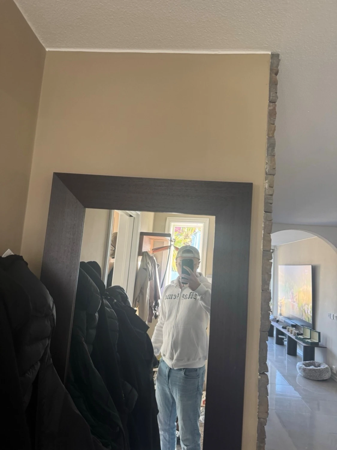 Vit hoodie med tryck från Masterem - 2