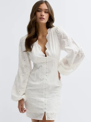 Studentklänning  - säljer denna fina klänning från gina i storlek 36, testad en gång