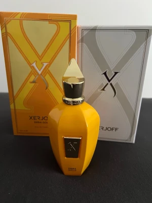 Xerjoff Erba Gold Parfym 100ml - Säljer min Xerjoff Erba Gold. Flaskan är i storleken 100ml med ca 95ml kvar. Kommer med full presentation dock ej näsduken.