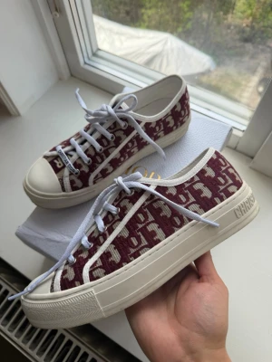 sneakers vinröd/vit - Very nice!! ❤️ SKRIV I DM INNAN så får ni bättre information 🙏🙏