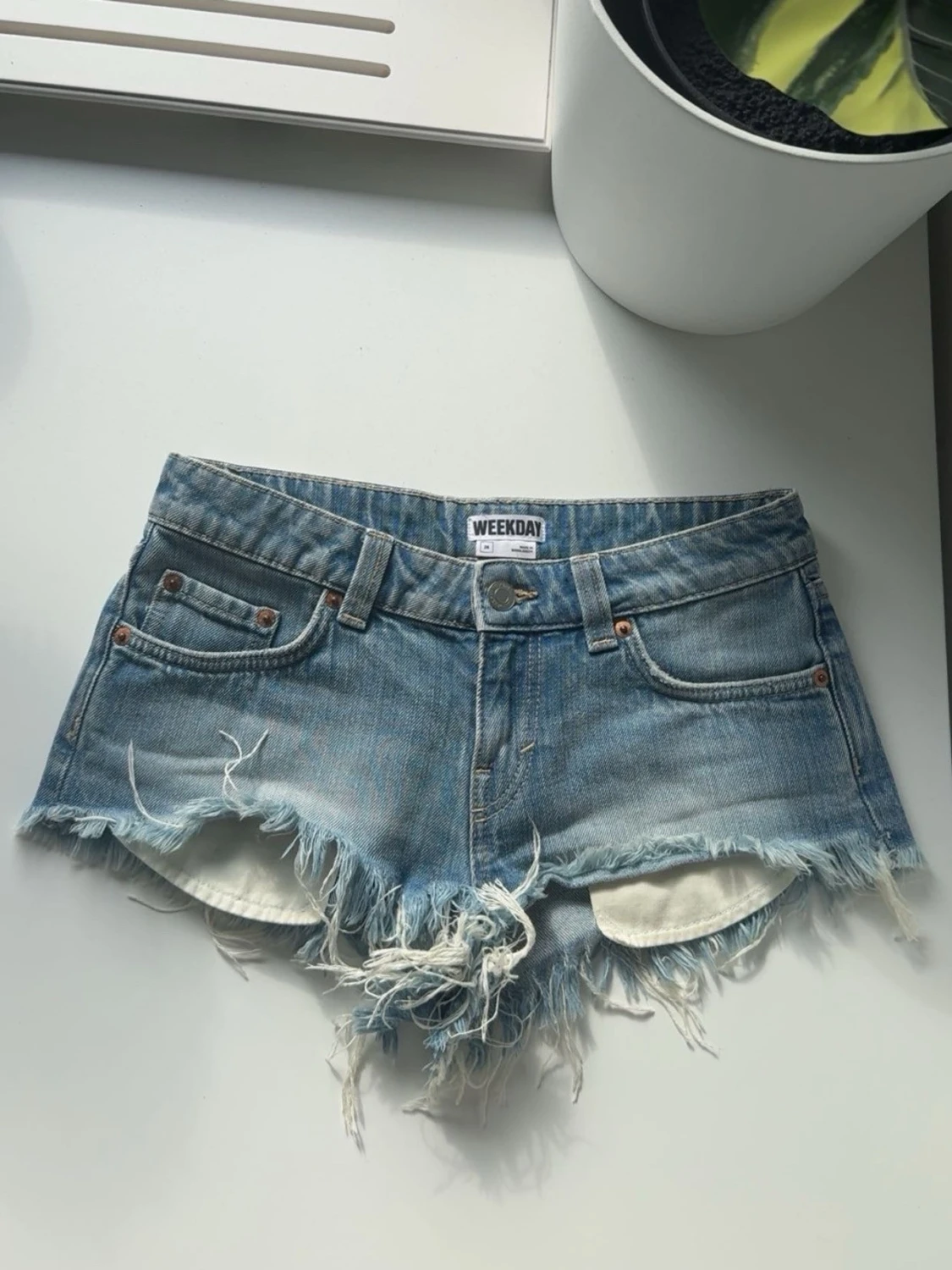 Blå jeansshorts Weekday - 1