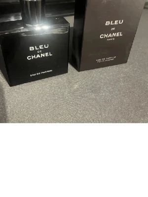 Bleu de Chanel EDP 100mö - Bleu de Chanel Eau de Parfum 100ml helt ny och oanvänd. Kan gå ner i pris vid snabb affär. Passa på nu med gratis frakt.