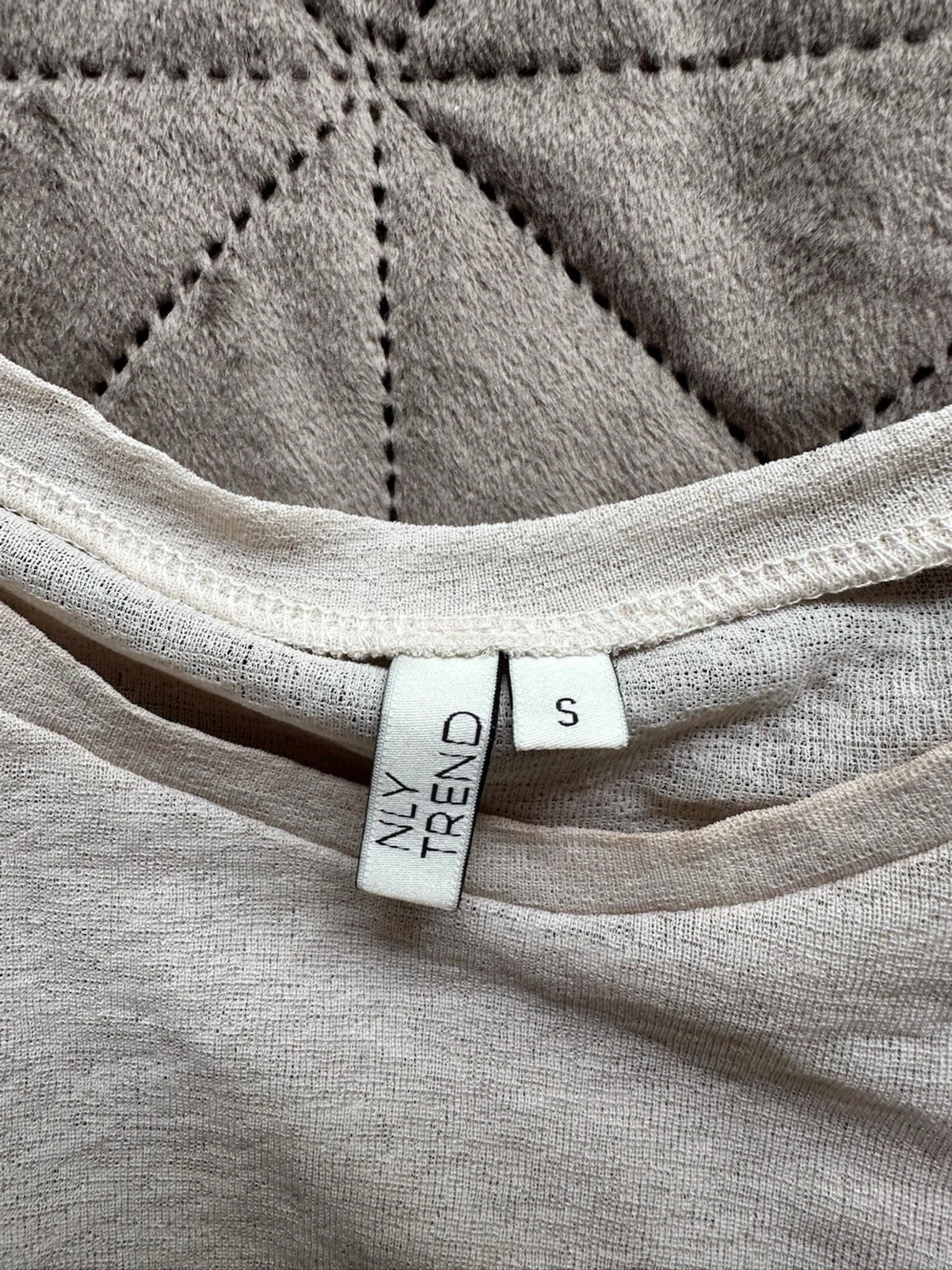 Ljusrosa/vit långärmad mesh topp från NLY Trend - 1