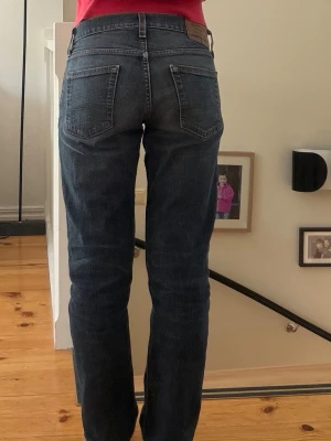 Lowrise Levis  jeans - Säljer ett par Levis jeans i strlk S, jag har själv xs och de passar mig men är lite stora. Accepterar prisförslag 💕💕