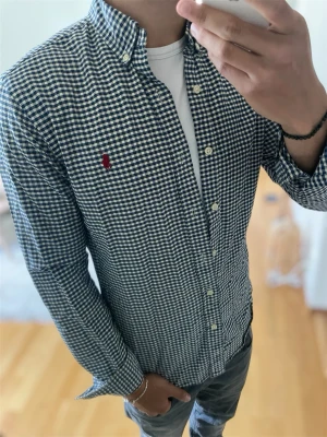 Rutig skjorta från Ralph Lauren - Bra skick skriv vid funderingar!