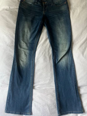Only jeans - Säljer dessa fina jeans från Only då de inte kommer till användning längre. Dem är i storlek 26/32 , skulle säga att dem passar s/xs
