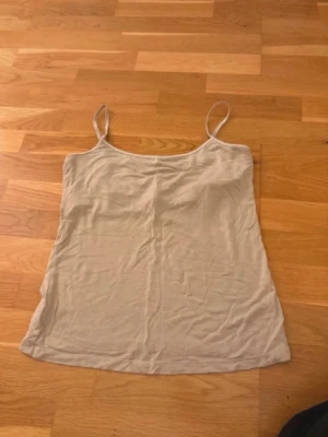 Ann Taylor linne  - Linne från Ann Taylor Loft i storlek M. Mycket bra skick.  Perfekt till sommaren.