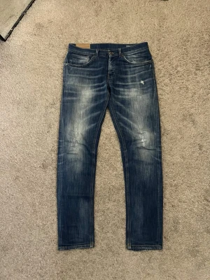 Dondup George Jeans - |Dondup George Jeans| | Storlek: W34| Skick: 8/10| Medföljer: inget| Frågor eller funderingar tveka inte på att höra av dig