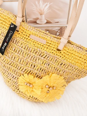 Y2K raffia summer bag by Daniel Ray - Superfin sommarväska i gula/beige toner – perfekt till stranden, semester eller everyday outfits ✨ Lätt men rymlig och väldigt trendig boho/Y2K style ☀️ 💛 Helt ny med etikett 👜 Dragkedja 🧵 Fodrad insida med innerfack 📏 Ca 45 × 30 × 17 cm 🌸 Fina blomdetaljer ✨ Chic och somrig modell som passar allt Perfekt som beach bag, tote bag eller vardagsväska 🌿 Snabb frakt 📦