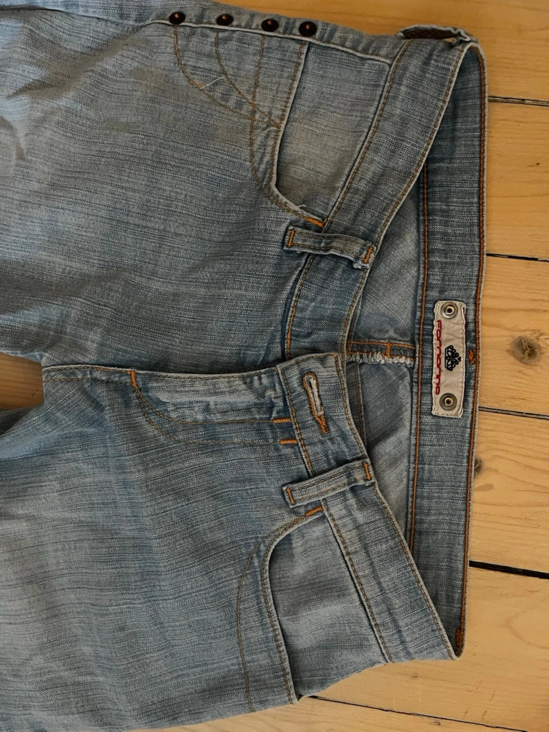 Ultra lowrise bootcut jeans  med knappar - 2