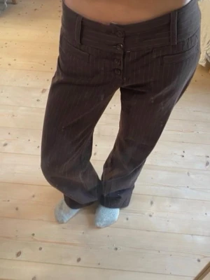 Bruna Lågmidjade kostymbyxor  - SÅÅ snygga