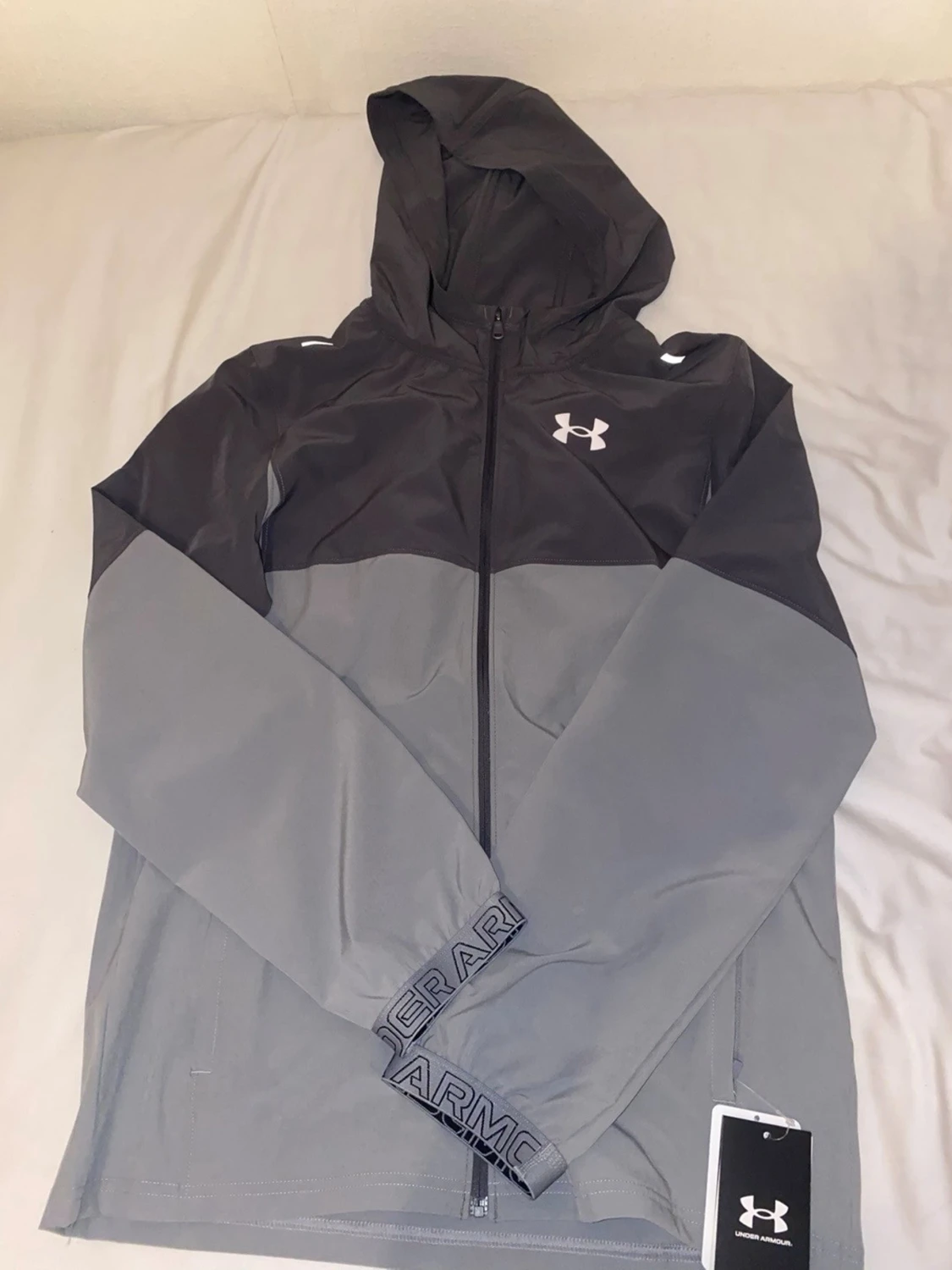 Grå vindjacka från Under Armour