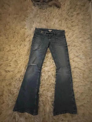 Jeans  - Ett par jeans från Gina Young  14+ i storlek m 14+ 