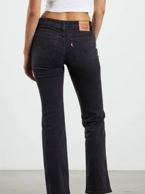 Levi's svarta bootcut jeans - Säljer mina jätte fina Levis jeans. De är bootcut och är low/mid Rise. Midjemåttet är 38 och innerbens är 78. Priset kan diskuteras. Färgen är lite snyggt urtvättad.