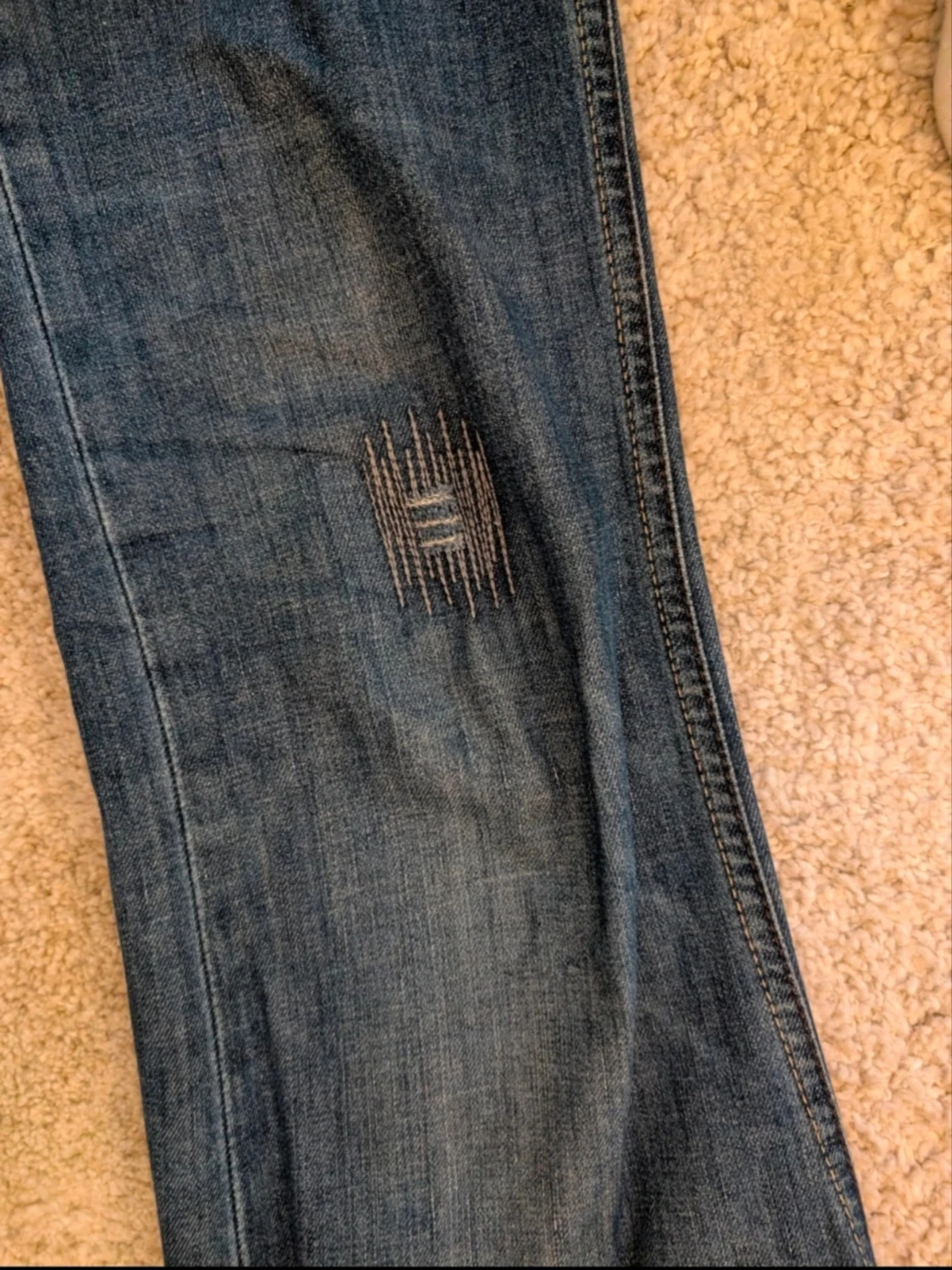 Blå bootcut jeans med brodyr - 2