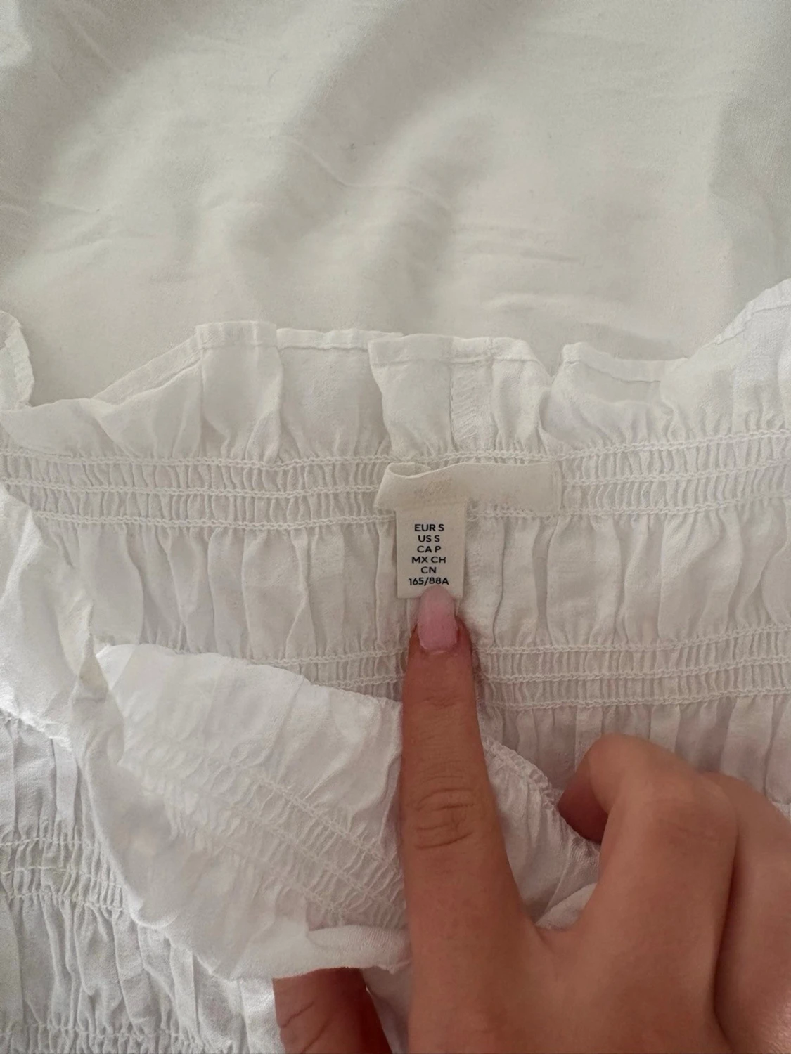 Vit smockad blus från HM - 1