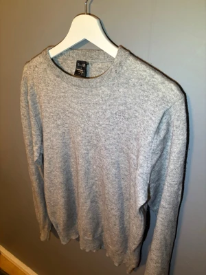 Bvaldi kaschmir tröja  - Jag säljer nu en riktigt skönt Kashmir tröja i storlek M, den är i bra skick och den finns inga skador. Skriv till mig för fler frågor!