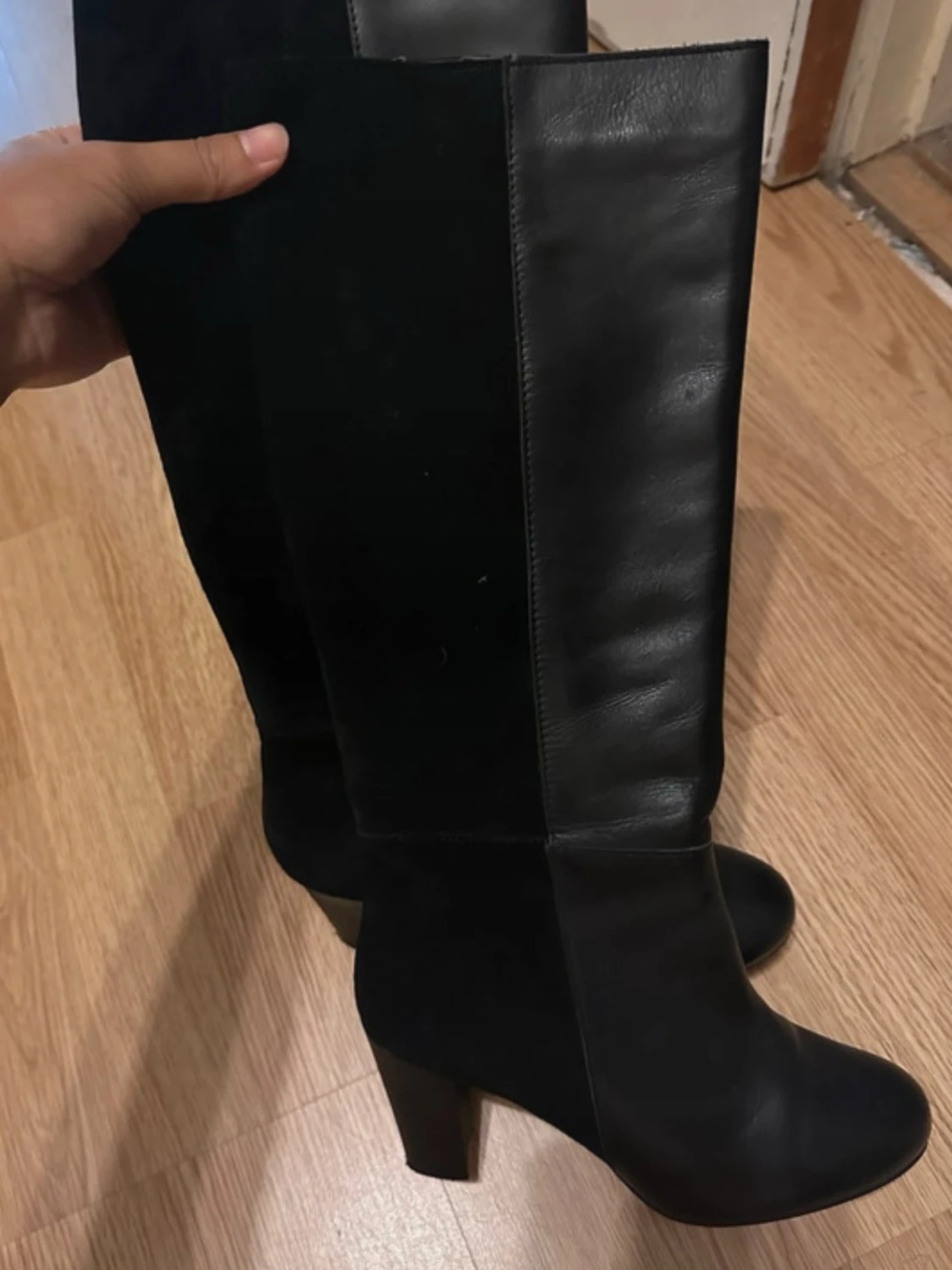 Svarta höga stövlar med klack - 1