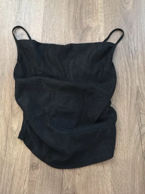 Glittrig topp - Fint skick! Stl S