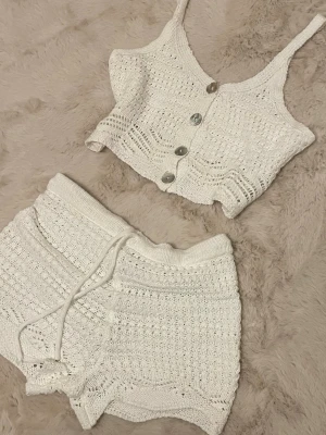 Set virkat vitt - Vitt virkat set! Aldrig använt pga fel storlek!