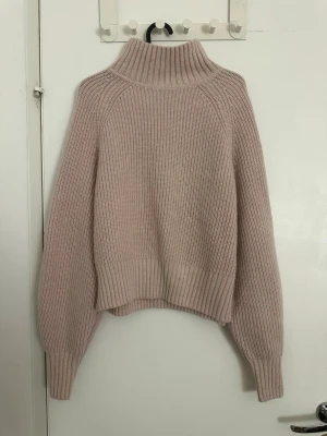 Tröja - Hundhår kan finnas på plagget