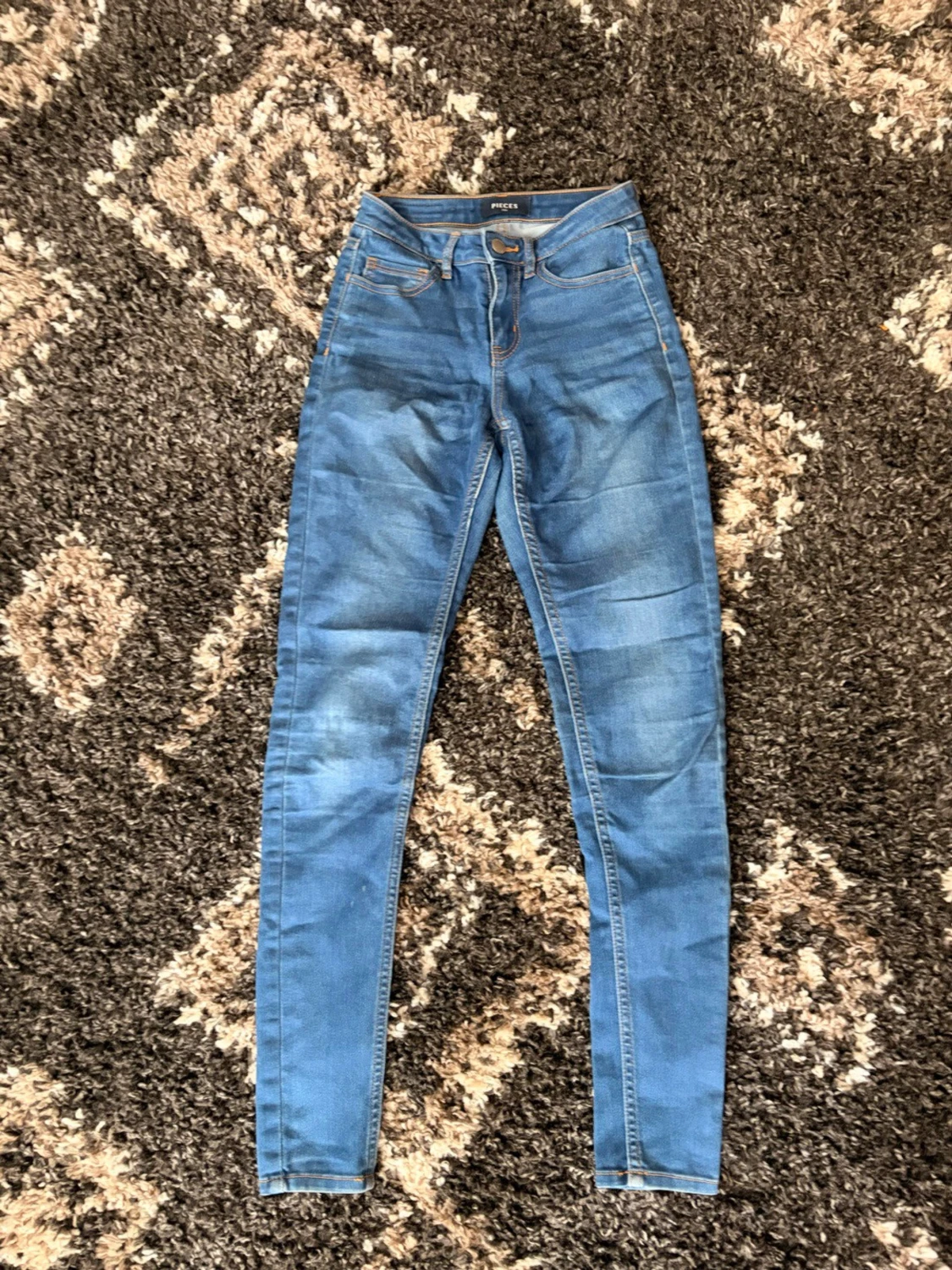 Blåa skinny jeans från Pieces