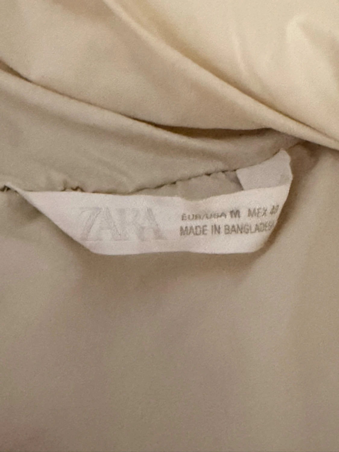 Beige pufferjacka från Zara - 1