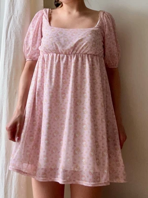 Hello Kitty babydoll dress - Sanrio x New Girl Order <3 Endast använd ett fåtal gånger