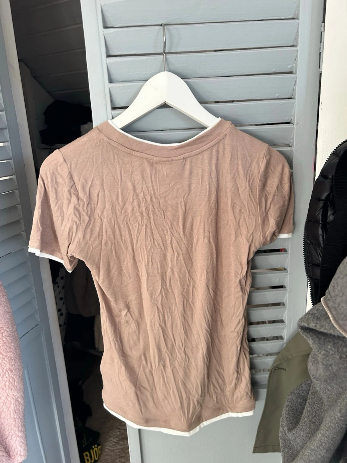 Beige kortärmad t-shirt - 3