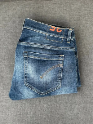 Dondup George jeans  - Hej! Säljer nu dessa otroligt feta Dondup-jeansen. Jeansen är i mycket bra skick och i storlek W35. Hör av dig vid funderingar!