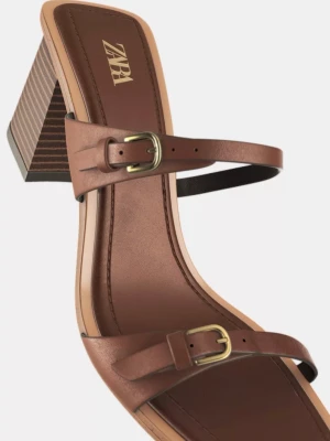 Bruna sandaler med klack från Zara - Sandaler från Zara med bred klack och två smala remmar med snygga spännen i guld. Använda 1 gång. 