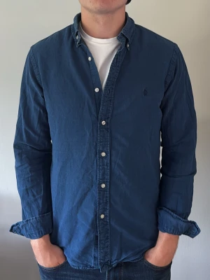 Ralph Lauren Skjorta - - Condition: 8/10 - Color: Navy Blue - Size: M