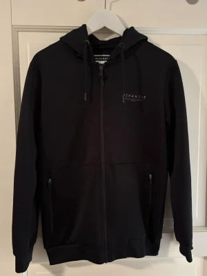 McKenzie hoodie - Svart McKenzie polyester hoodie