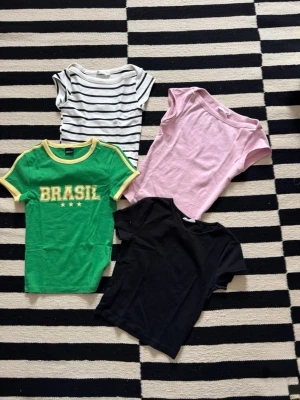 Baby Tees - Fyra baby tees från Gina och Zara. 