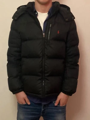 Ralph lauren jacka - En riktigt fet RL ouffer jacket som ör storlek Xl i barn men passar mig som brukar ha S i vanliga kläder