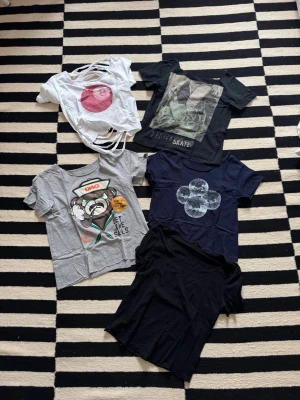 Baby Tees - Fem baby tees. Jag har klippt dom lite.