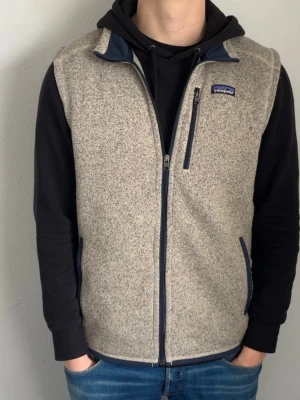 Patagonia väst - Mörkgrå Patagonia väst | storlek L. Fint skick inga defekter